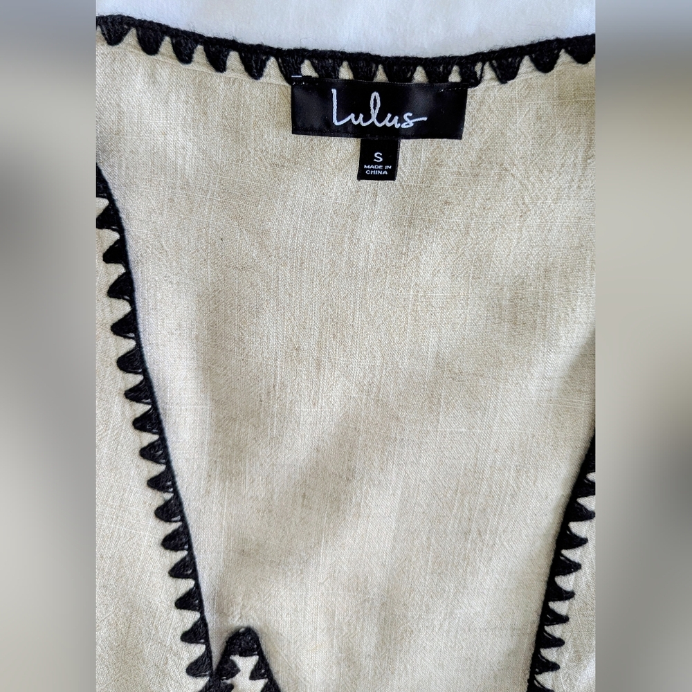 Lulu's Allamenda Beige Wrap Blouse with Black Edging. Small - Picture 4 of 6